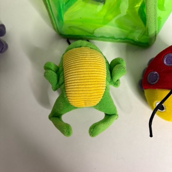 Melissa and Doug Plush Bug Catcher Jug With 3 Bugs - Stuffed Animals - Toys - Picture 5 of 13